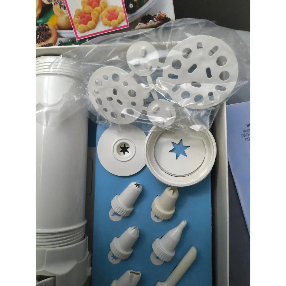 Hutzler Gerda Easy Action Cookie Press & Food Decorator set from 1989